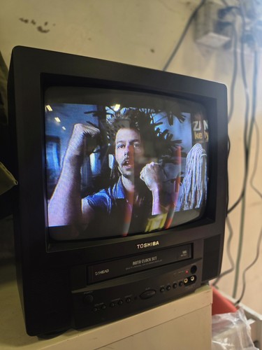Toshiba mv13l4 crt tv vcr - mv13l4, 13"